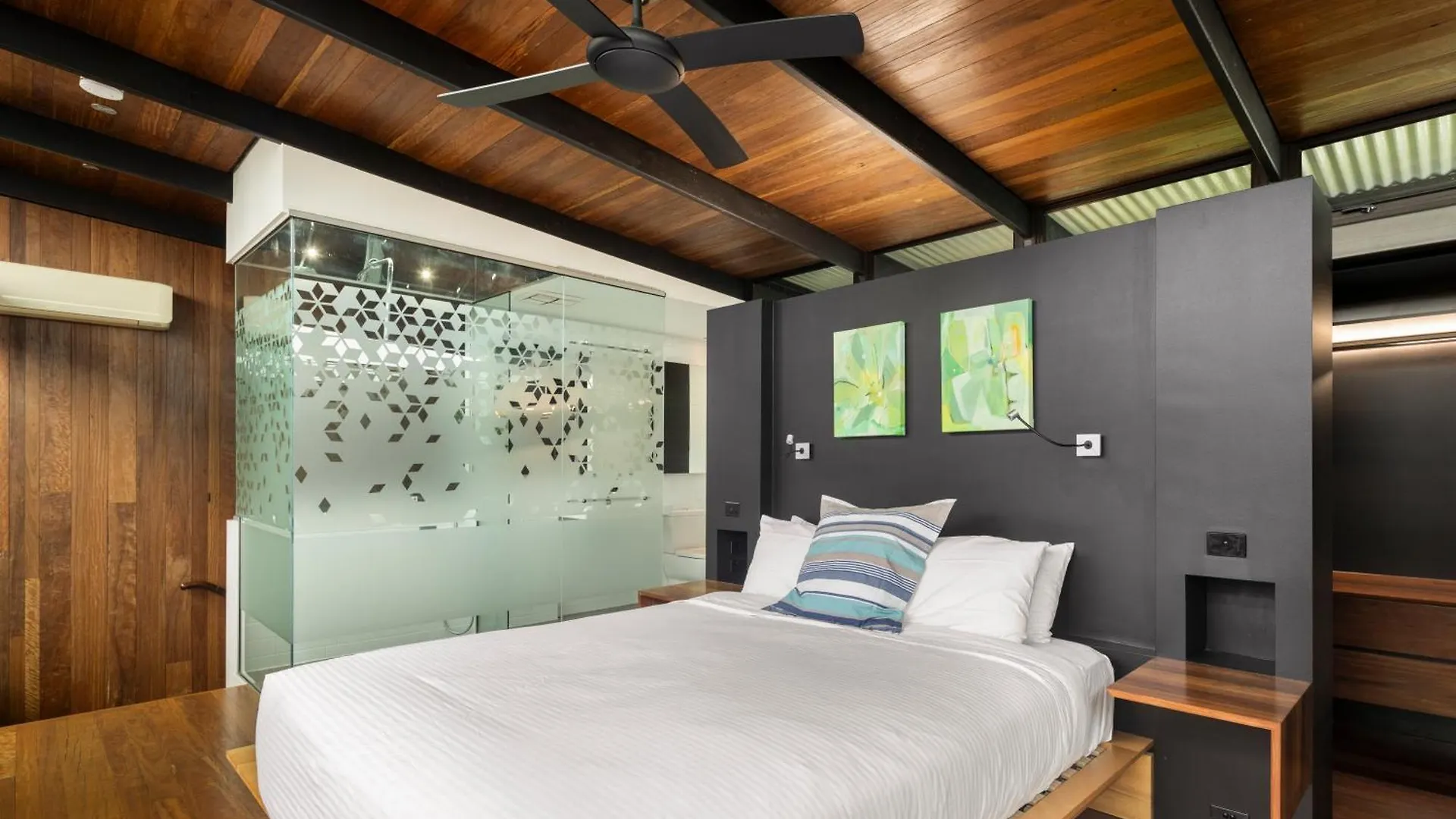 Inner City Haven Enviro-Luxury - With Free Parking Brisbane 0*,  Australië